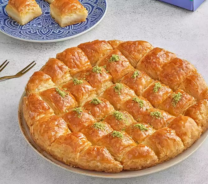 صينية نمورة بالكريمة (بقلاوة)